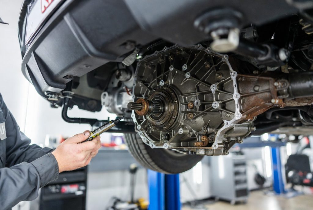 Обслуживание полного привода на Kia Sorento/Sportage: Почему шлицы раздатки превращаются в пыль и как регулярная смазка экономит 100 000 ₽